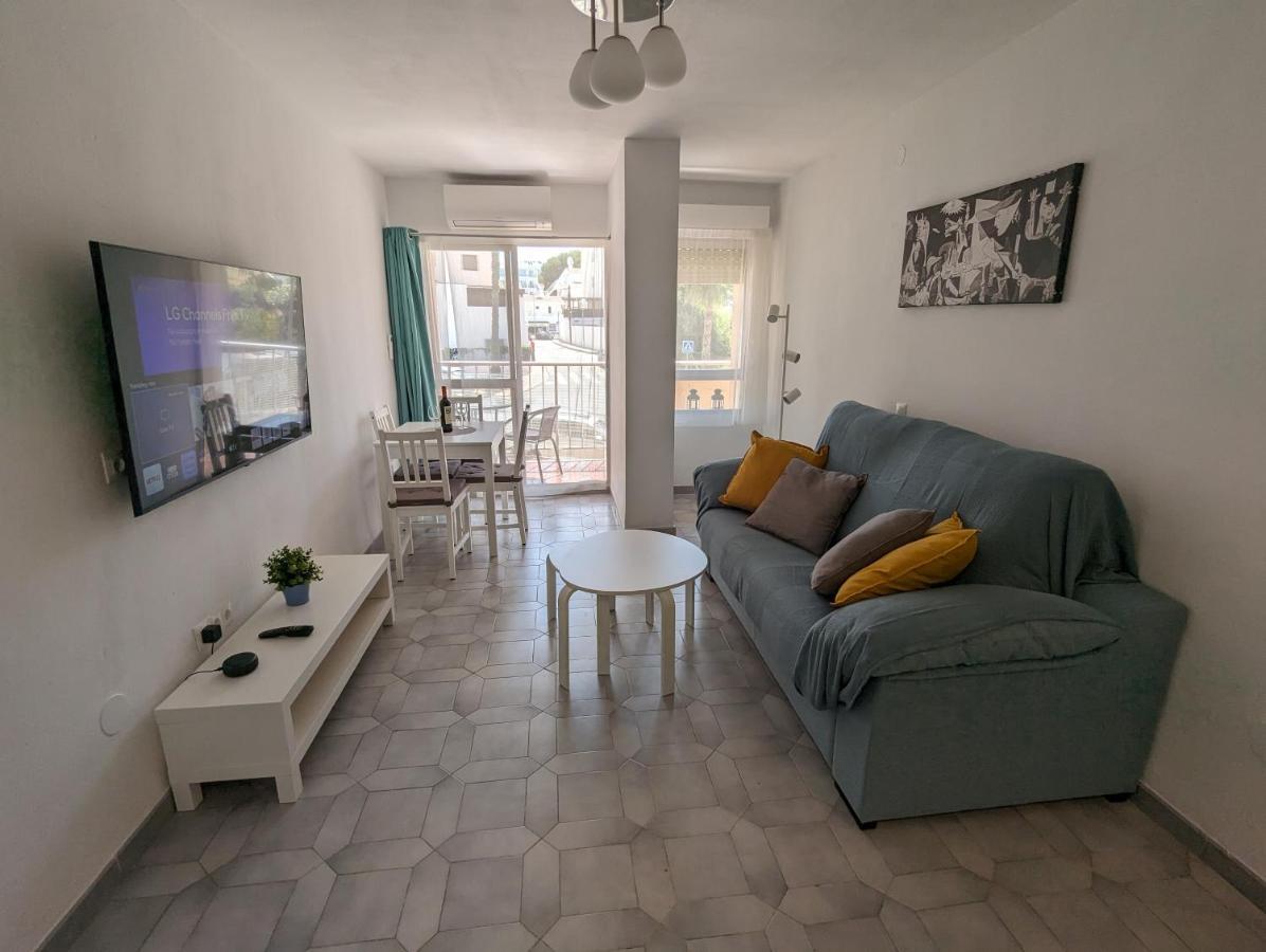 Apartamento Entero, Enormes Piscinas, Terraza Y Playa Benalmádena Exterior photo