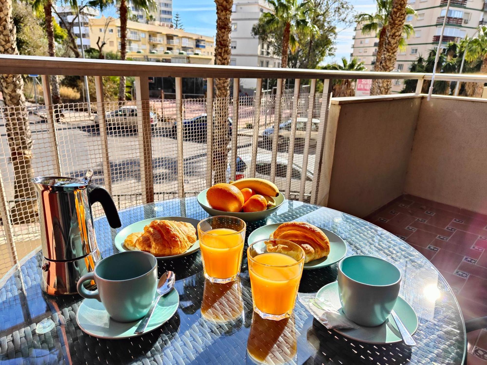 Apartamento Entero, Enormes Piscinas, Terraza Y Playa Benalmádena Exterior photo