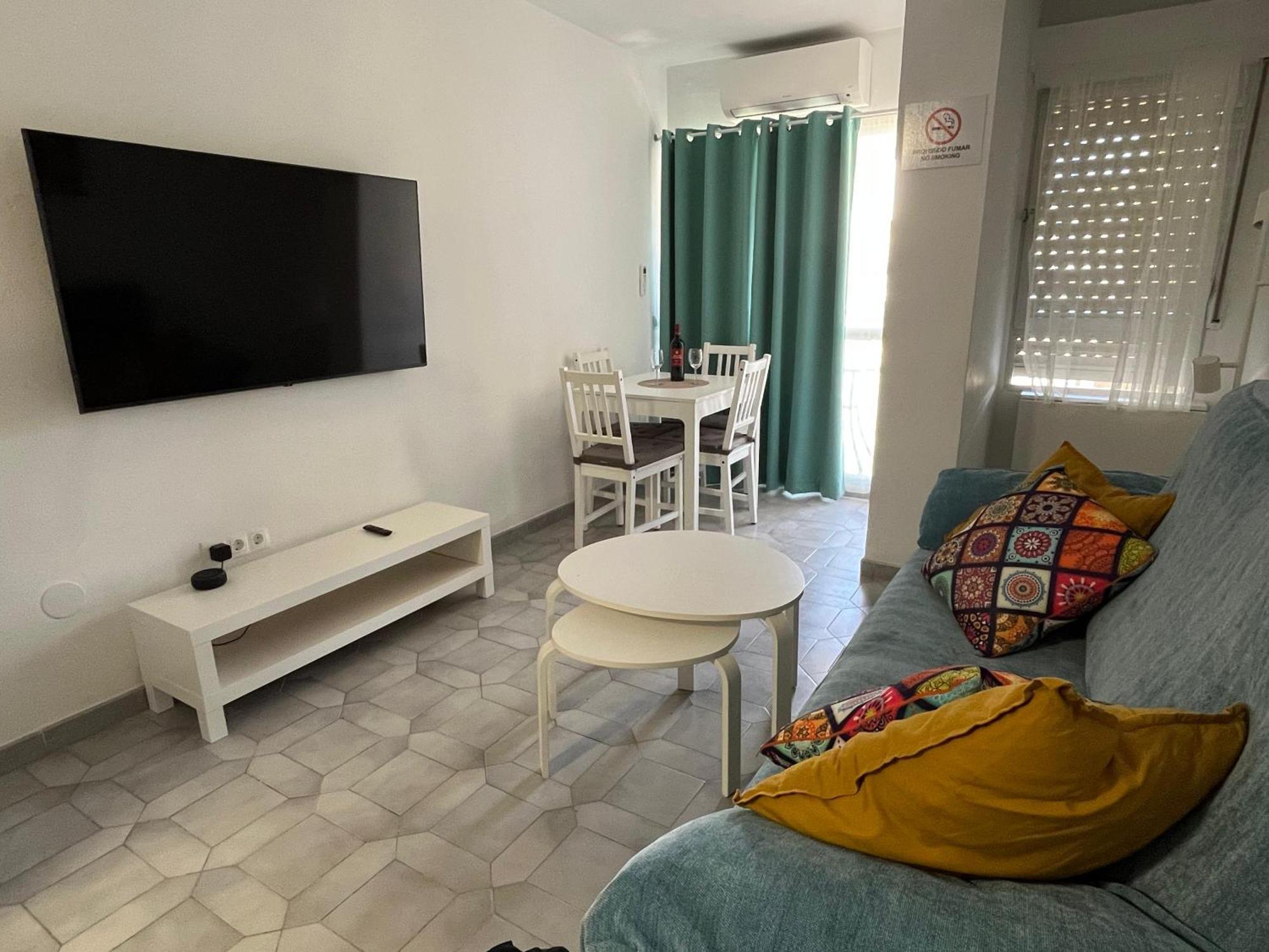 Apartamento Entero, Enormes Piscinas, Terraza Y Playa Benalmádena Exterior photo