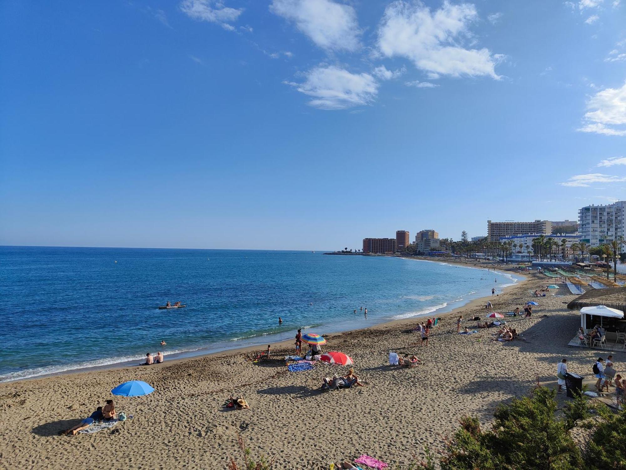 Apartamento Entero, Enormes Piscinas, Terraza Y Playa Benalmádena Exterior photo