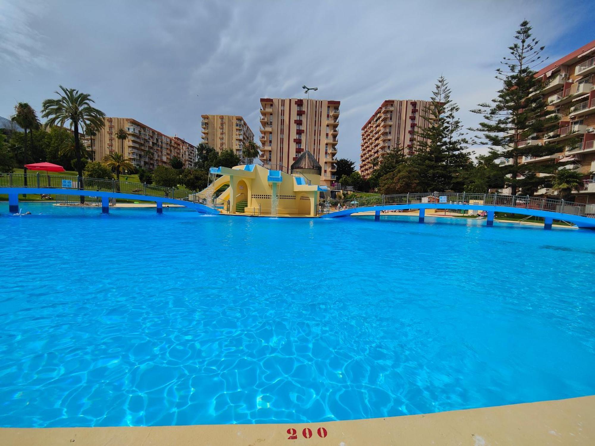 Apartamento Entero, Enormes Piscinas, Terraza Y Playa Benalmádena Exterior photo
